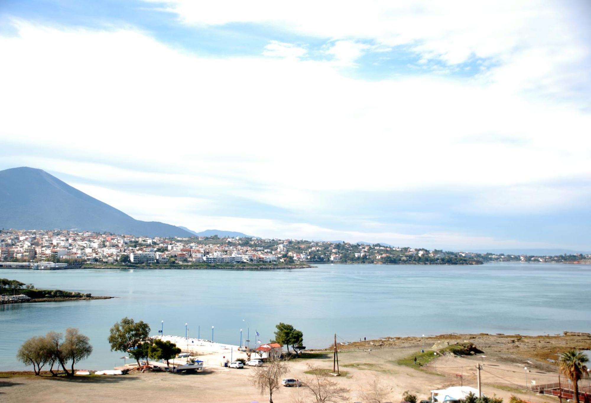 The Lighthouse Apartment Chalkida Exterior photo